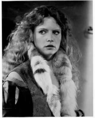 Jennifer Jason Leigh