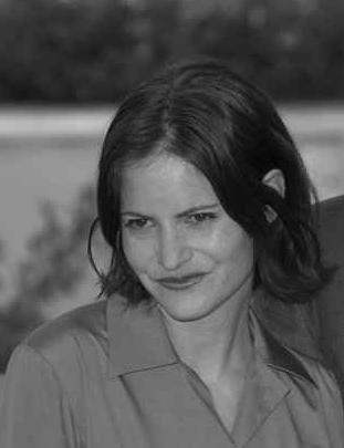 Jennifer Jason Leigh