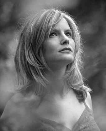 Jennifer Jason Leigh